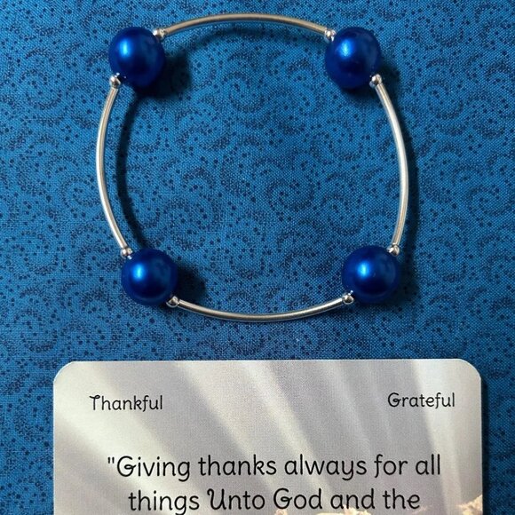 Gift of Love Blessing Bracelet Blue/pearl stretchy scripture card Small 6"-6.5" - Picture 2 of 6